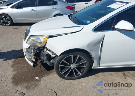 2017 Buick Verano Sport Touring z USA, uszkodzony, nr VIN 1G4PR5SK4H4121016